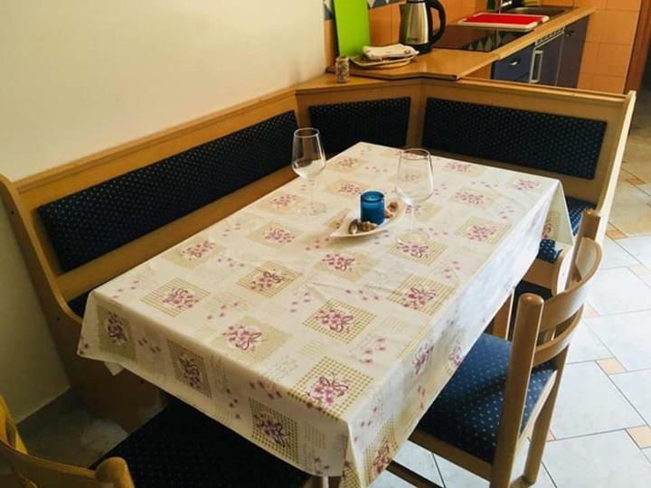 Apartmani Djura Selce Exterior foto